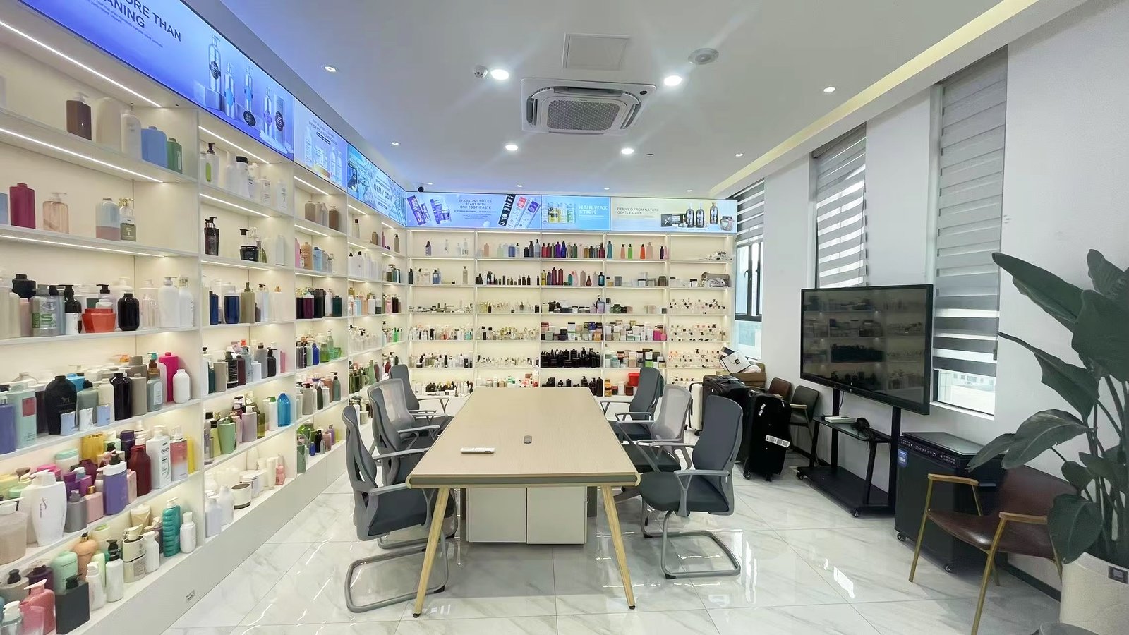 Custom cosmetic bottle packaging